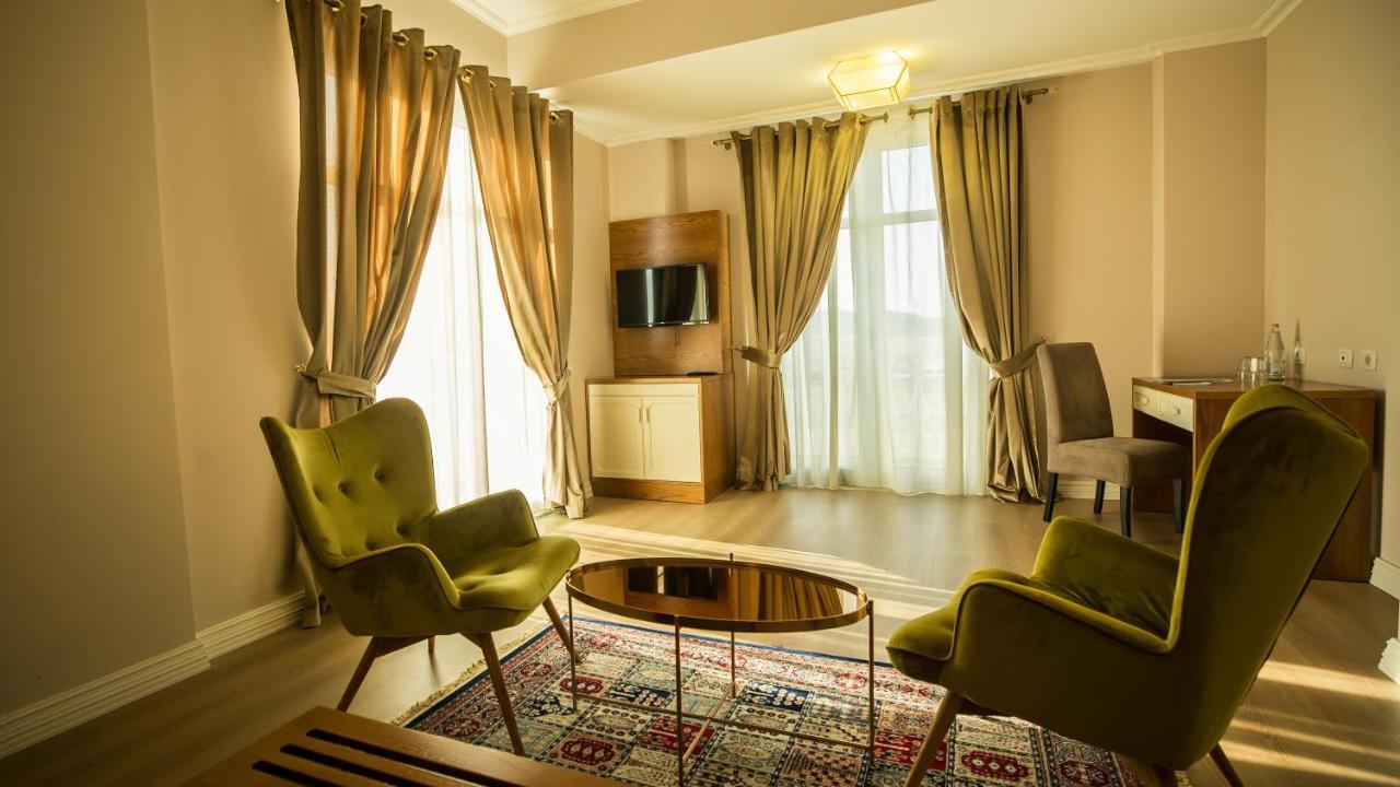 Royal Hill Hotel Vore ภายนอก รูปภาพ