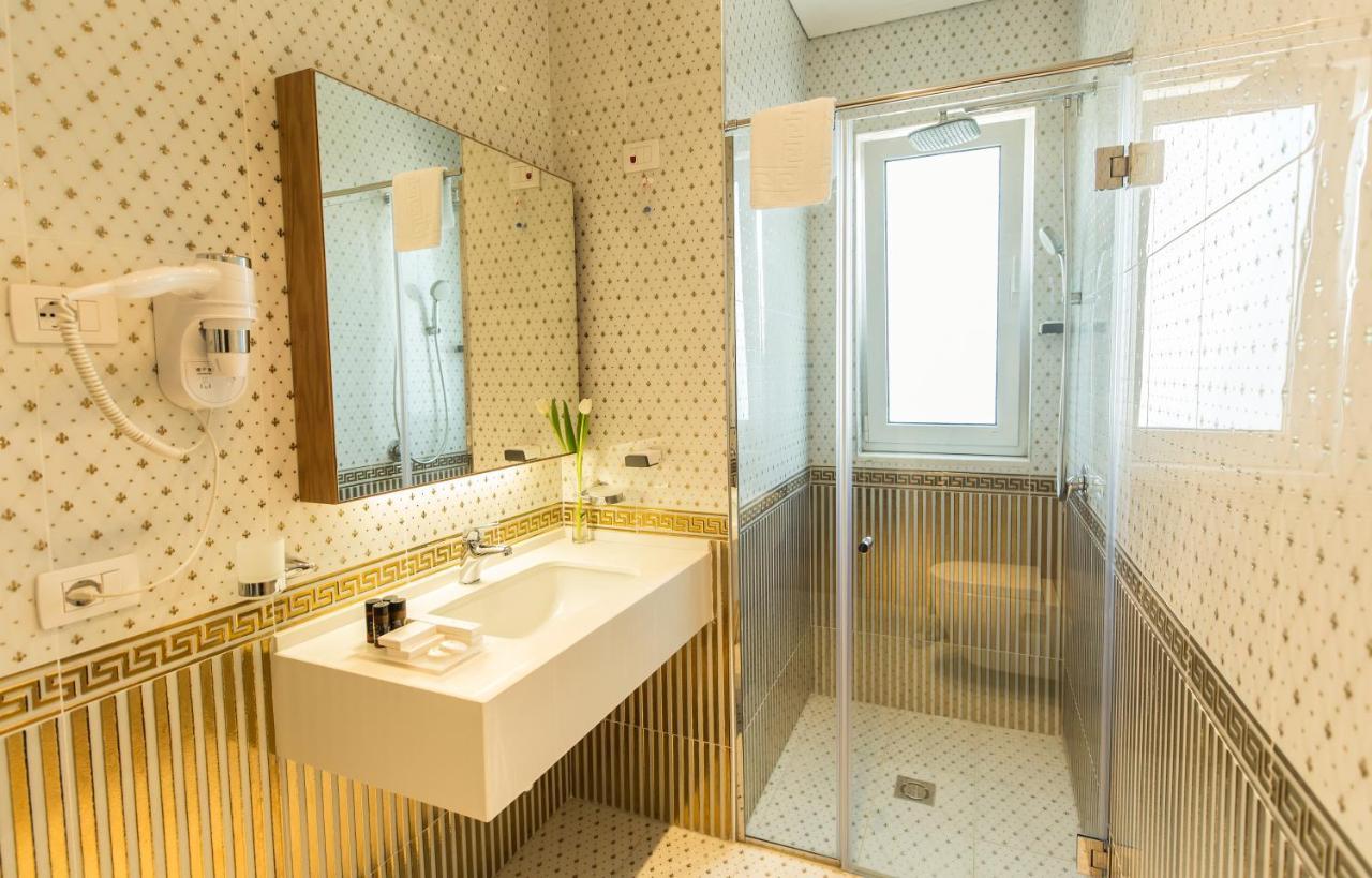 Royal Hill Hotel Vore ภายนอก รูปภาพ
