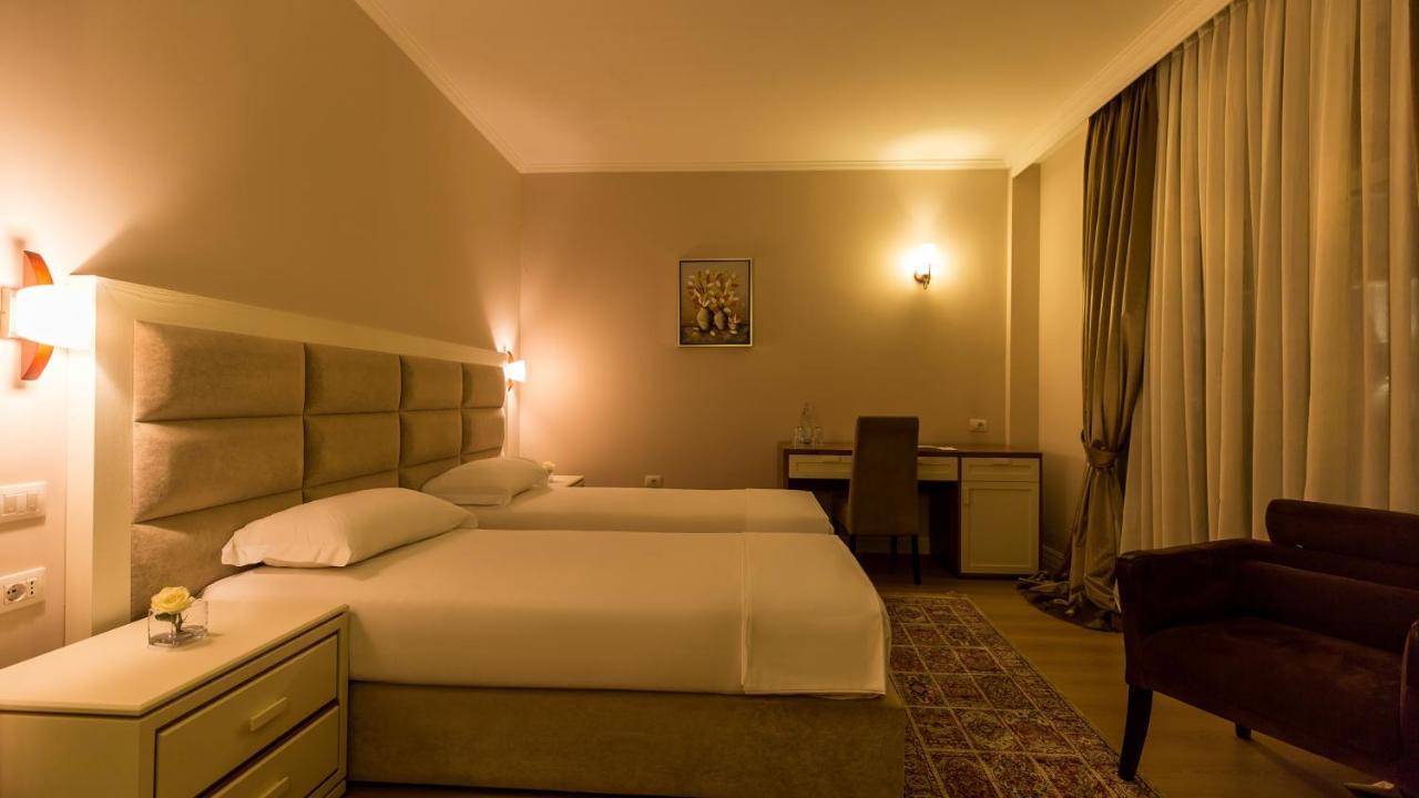 Royal Hill Hotel Vore ภายนอก รูปภาพ