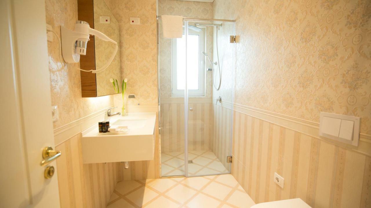 Royal Hill Hotel Vore ภายนอก รูปภาพ